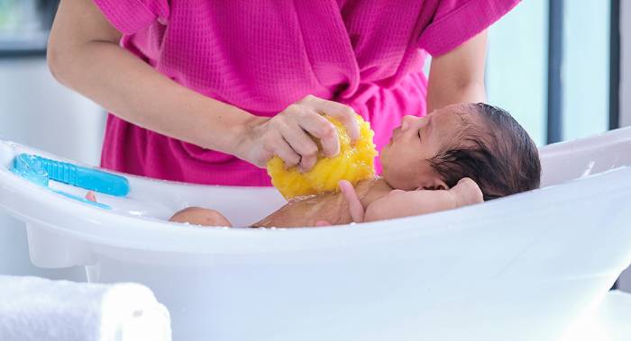 مراقبتهای بعد از شستن نوزاد در حمام