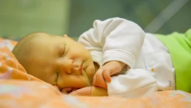 زردی نوزاد تا چند روزگی خطرناک است؟